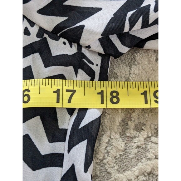Banana Republic Top Women Sz XS Black White Blouse Geo Chiffon Artsy Chevron NEW - Picture 13 of 14